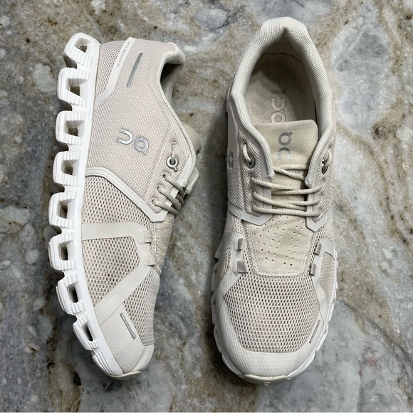 On Running On Cloud 5 Women’s 9.5 Pearl/White 59.98773 Athletic Running Shoe - Picture 1 of 10